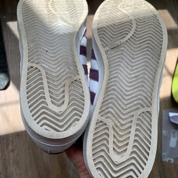 Adidas Superstar Sneakers with Burgundy trim size 9 - Picture 4 of 5